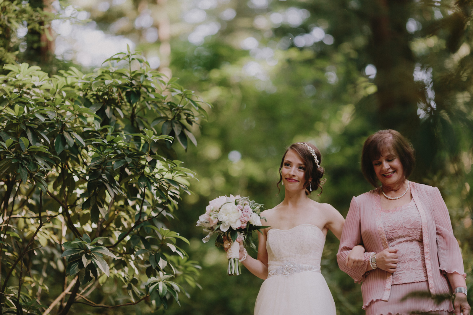 outdoor-forest-wedding