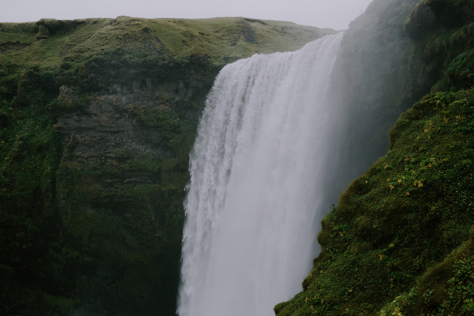 skogafoss-elopement-portraits