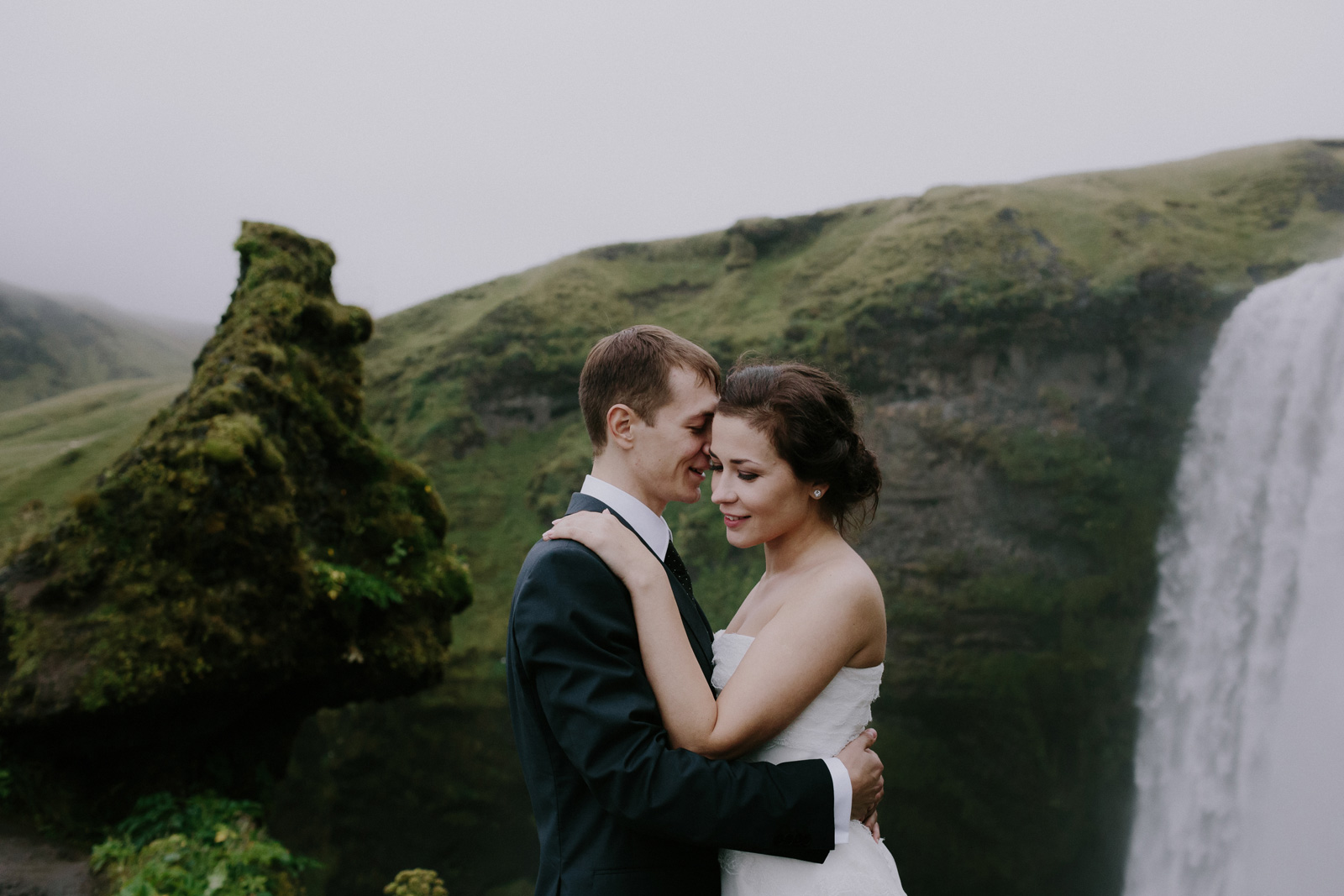 skogafoss-elopement-portraits