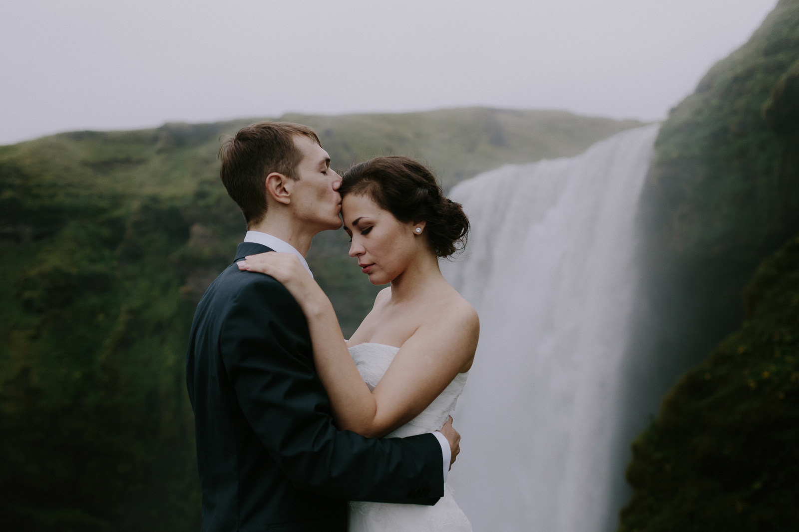 skogafoss-elopement-portraits