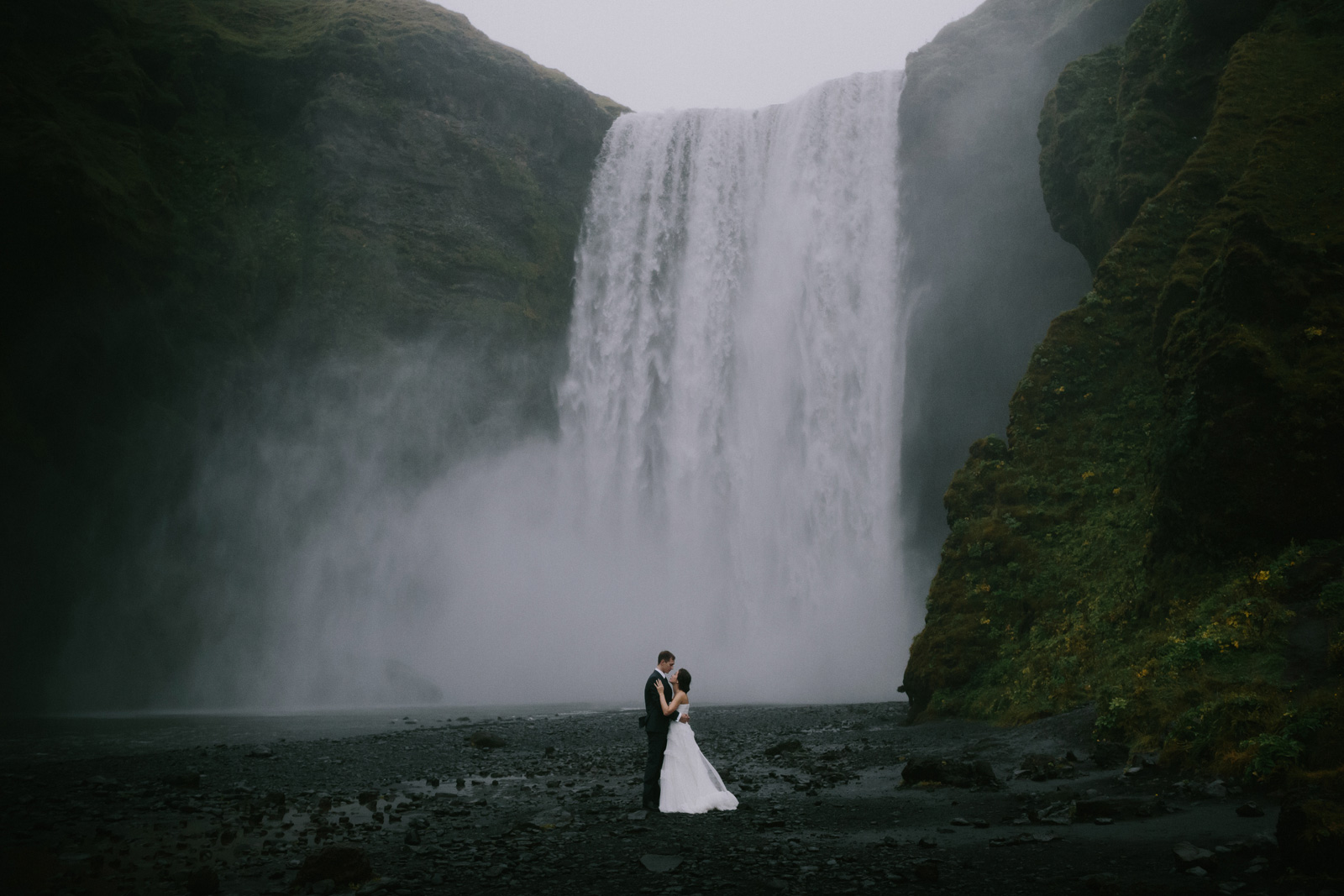 skogafoss-elopement-portraits