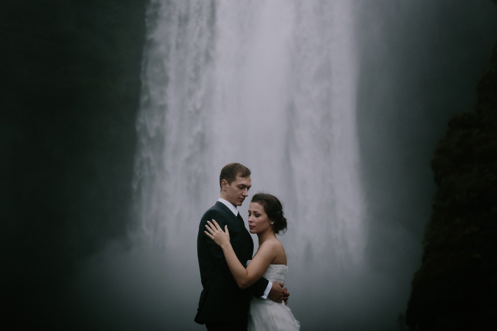 skogafoss-elopement-portraits